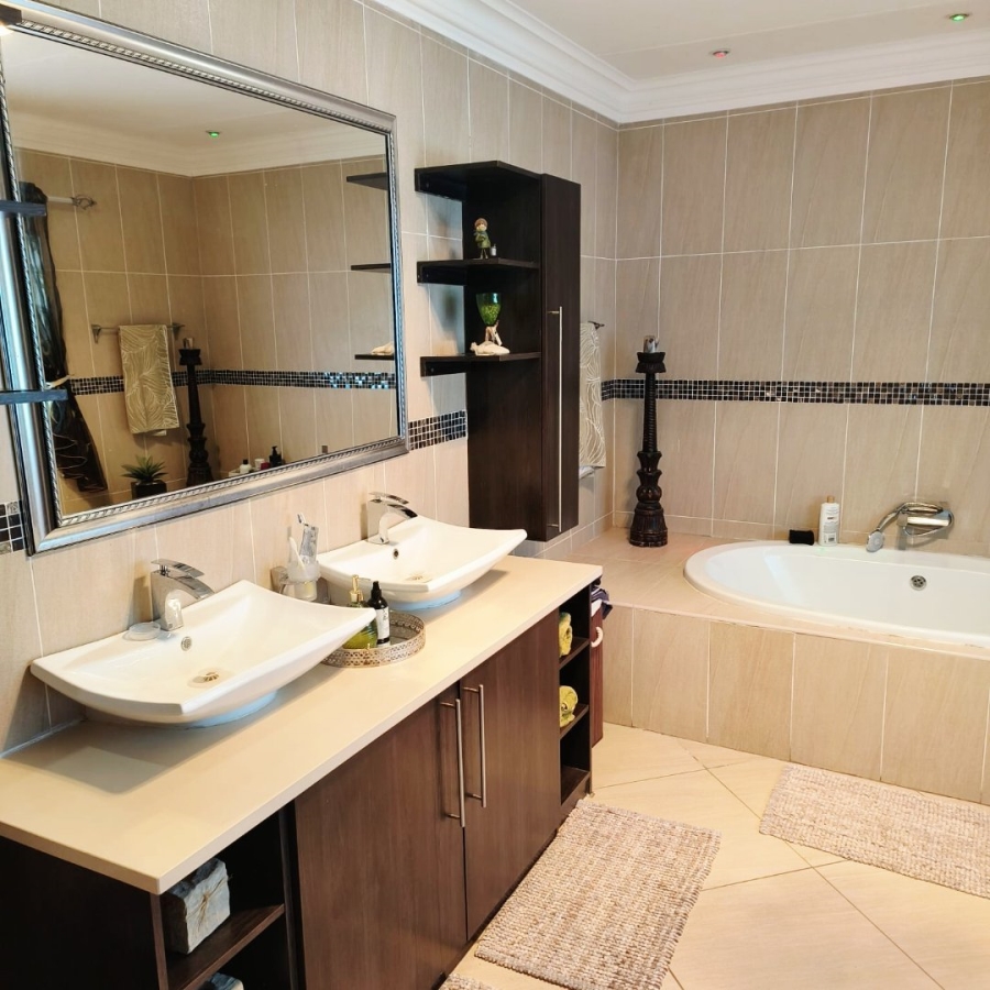 4 Bedroom Property for Sale in Wilkoppies North West